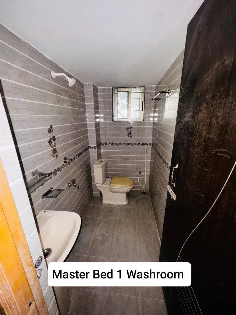 Master bedroom in H block