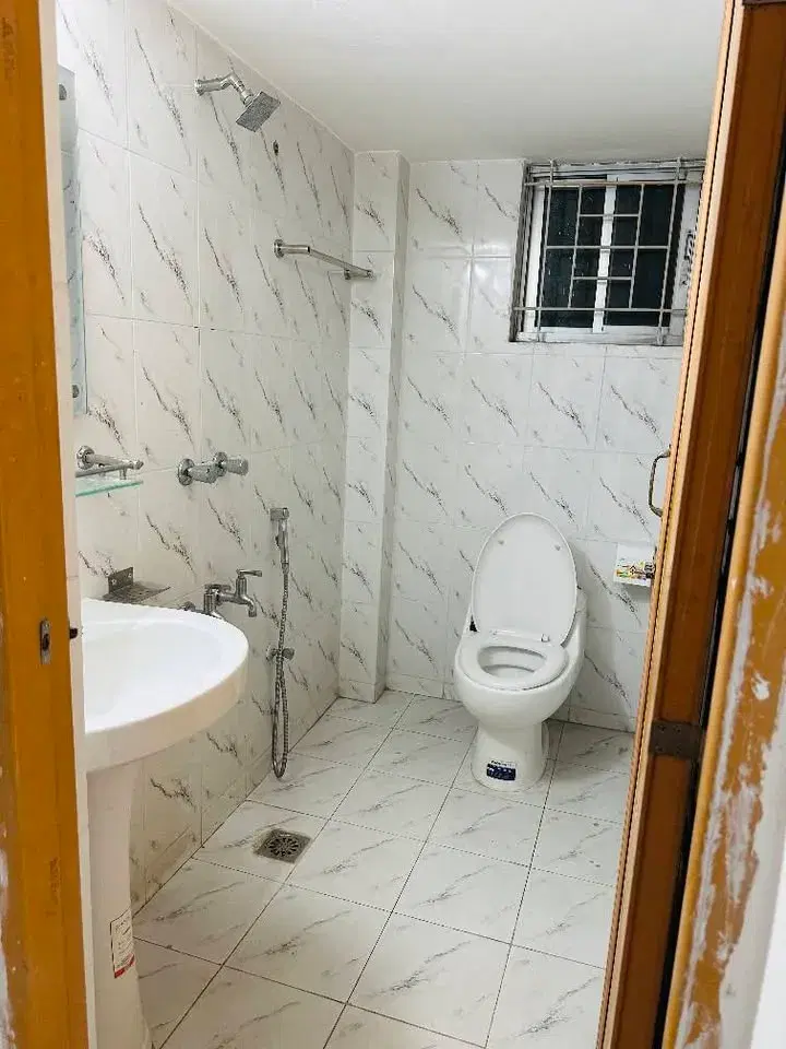 Partition room for bachelors