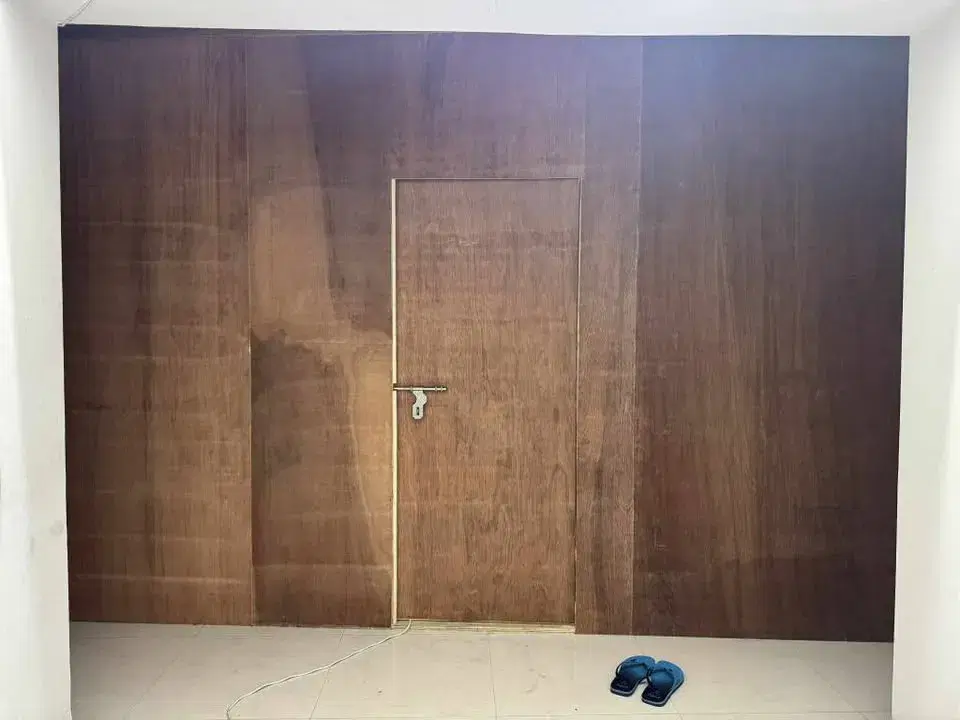 Partition room for bachelors