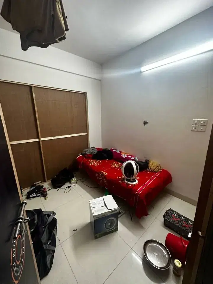 Partition room for bachelors