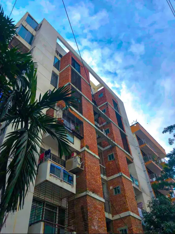 3 bedroom flat for family or female (rent negotiable)