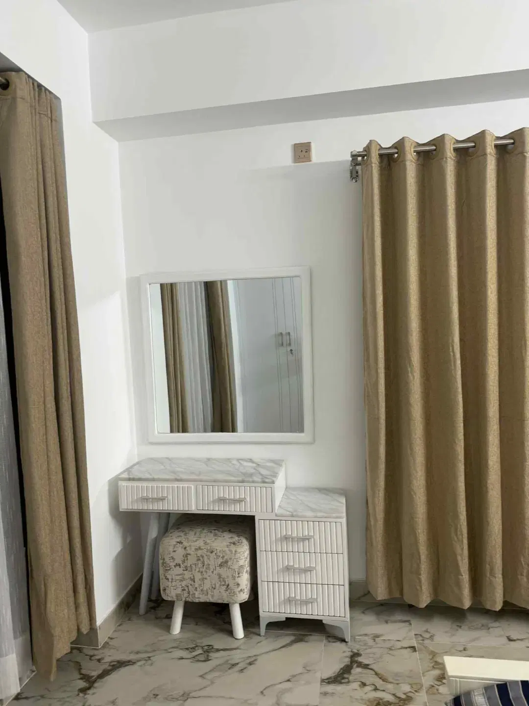 Furnished Apartment for Family/Female