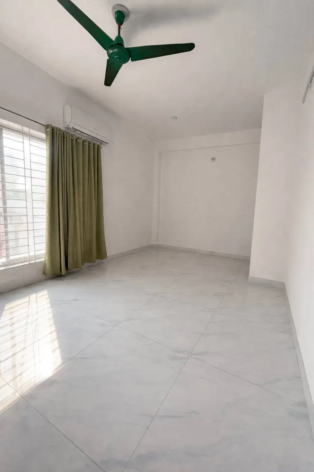 Female To-Let | Master Bedroom (Sharing Possible)