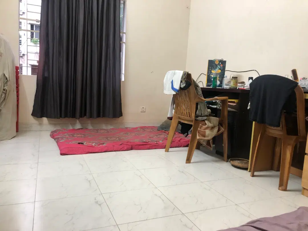 1 Seat in Master Bedroom (2 mins from IUB/NSU Gate 8)