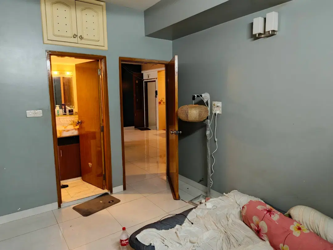 Master Bedroom with Attached Washroom & Balcony