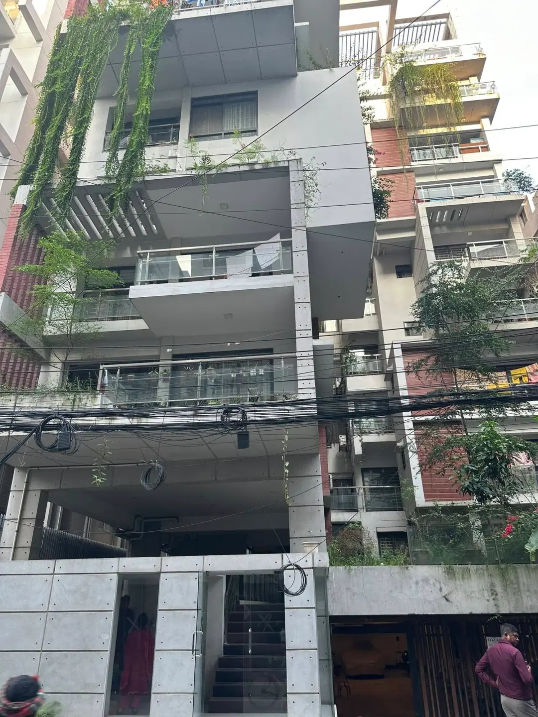 Semi-Master Bedroom Near NSU & IUB