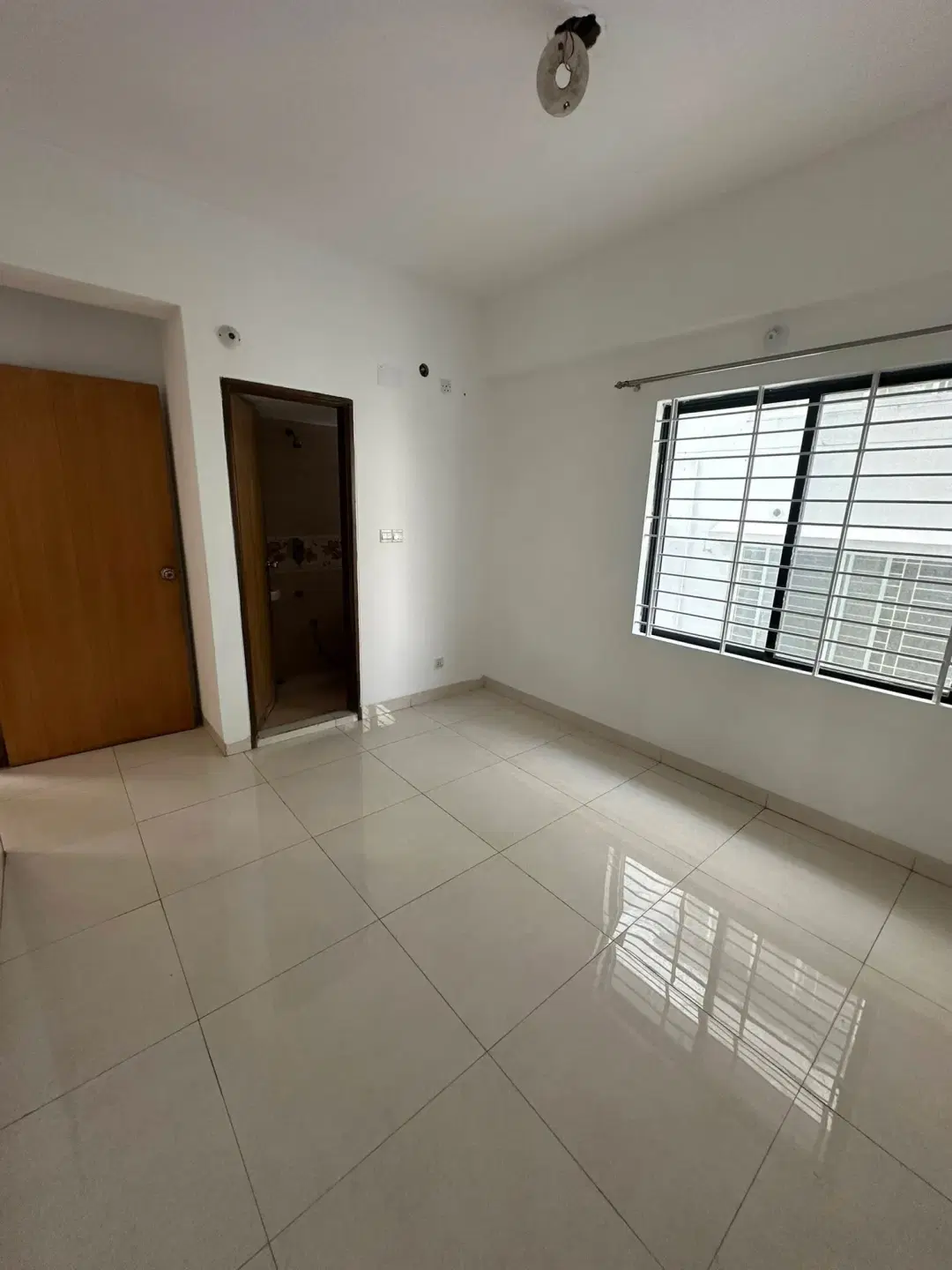 Semi-Master Bedroom Near NSU & IUB