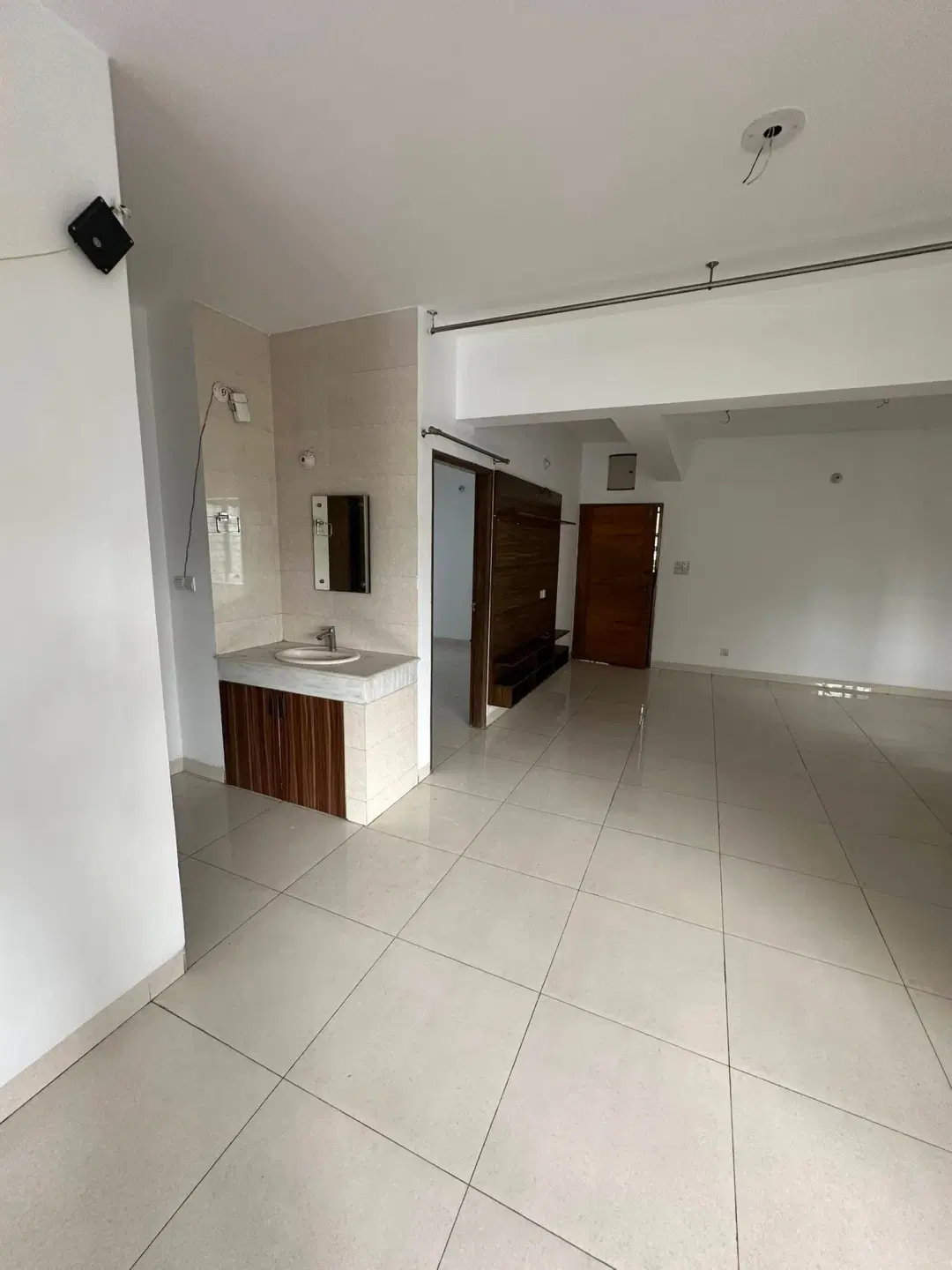 Semi-Master Bedroom Near NSU & IUB